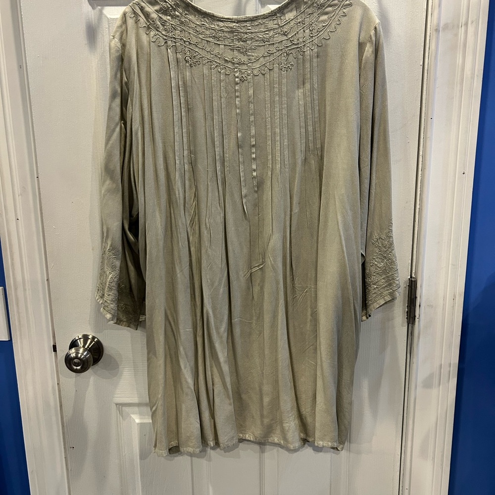 Solitaire Women's Elegant taupe Tunic NWT 1X - Picture 4 of 11